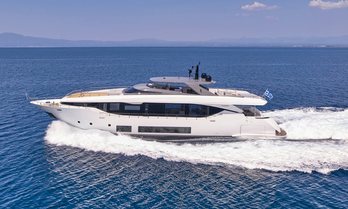 Charter yacht FOUR JOYS at sea